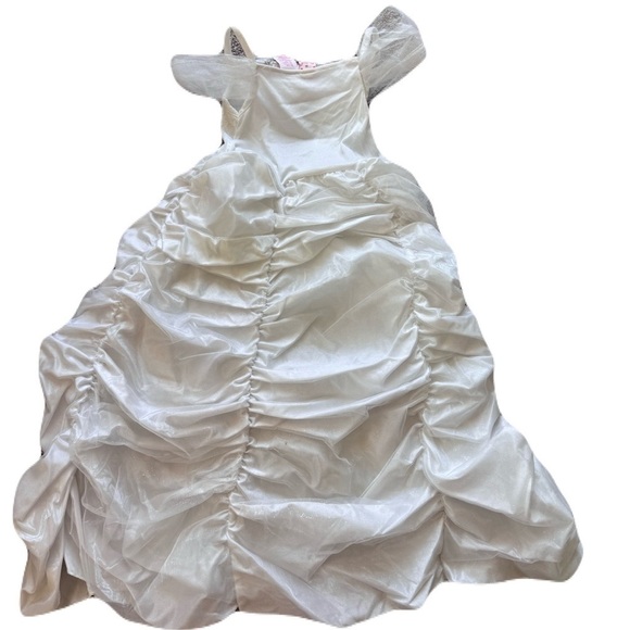 White Halloween Costume with Voluminous Skirt and Off-Shoulder Design - Picture 2 of 3